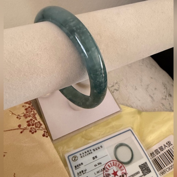 💯% Icy Jade Bangle Bracelet - Picture 10 of 10